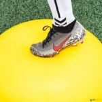 pode se pisar com chuteiras